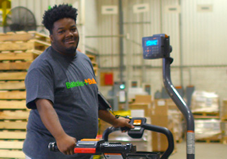 Distribution employee on a machine